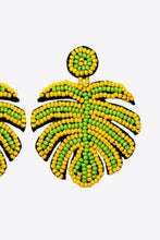 Carregar imagem no visualizador da galeria, Beaded Banana Leaf Earrings
