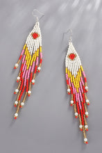 Carregar imagem no visualizador da galeria, Beaded Dangle Earrings
