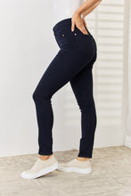 Carregar imagem no visualizador da galeria, Judy Blue Full Size Garment Dyed Tummy Control Skinny Jeans
