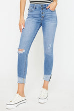 Carregar imagem no visualizador da galeria, Kancan Distressed Cat&#39;s Whiskers Button Fly Jeans
