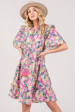 Carregar imagem no visualizador da galeria, SAGE + FIG Floral Ruffle Short Sleeve Dress
