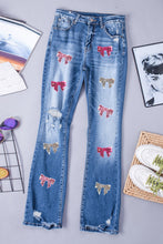 Carregar imagem no visualizador da galeria, Sequin Bow Distressed Bootcut Jeans
