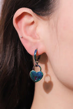 Carregar imagem no visualizador da galeria, Multicolored Heart Drop Earrings
