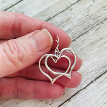 Carregar imagem no visualizador da galeria, Alloy Silver-Plated Heart Dangle Earrings
