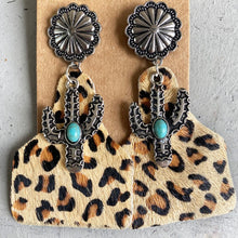 Carregar imagem no visualizador da galeria, Turquoise Decor Cactus Alloy Earrings
