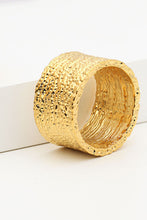 Carregar imagem no visualizador da galeria, Textured Thick Band Ring
