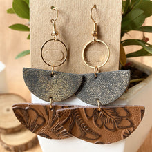 Carregar imagem no visualizador da galeria, PU Semicircle Drop Earrings
