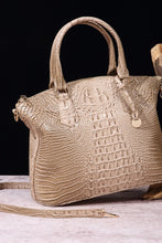 Carregar imagem no visualizador da galeria, PU Leather Handbag
