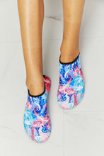 Carregar imagem no visualizador da galeria, MMshoes On The Shore Water Shoes in Pink and Sky Blue
