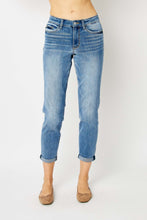 Carregar imagem no visualizador da galeria, Judy Blue Full Size Cuffed Hem Slim Jeans
