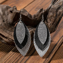 Carregar imagem no visualizador da galeria, PU Leather Drop Earrings
