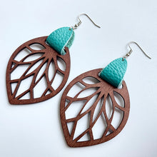 Carregar imagem no visualizador da galeria, Leaf Drop Earrings
