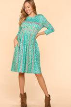 Carregar imagem no visualizador da galeria, Haptics Round Neck Floral Dress with Pockets
