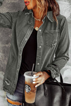 Carregar imagem no visualizador da galeria, Distressed Raw Hem Snap Down Denim Jacket
