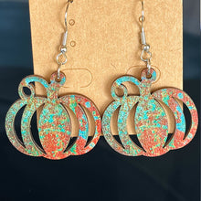 Carregar imagem no visualizador da galeria, Wooden Dangle Earrings
