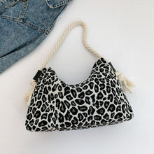 Carregar imagem no visualizador da galeria, Printed Small Crossbody Bag
