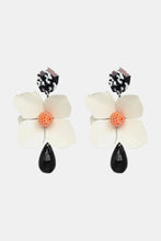 Carregar imagem no visualizador da galeria, Bloosom Flower and Teardrop Resin Dangle Earrings
