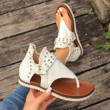 Carregar imagem no visualizador da galeria, Studded Raw Hem Flat Sandals
