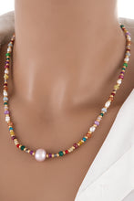 Carregar imagem no visualizador da galeria, Multicolored Bead Necklace
