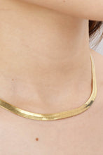 Load image into Gallery viewer, Minimalist Herringbone Chain Necklace
