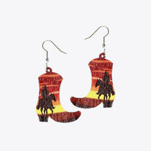 Carregar imagem no visualizador da galeria, Boots Shape Wooden Dangle Earrings
