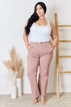 Carregar imagem no visualizador da galeria, RISEN Full Size High Rise Ankle Flare Jeans
