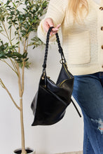 Carregar imagem no visualizador da galeria, SHOMICO Zipper Detail Shoulder Bag with Pouch
