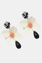 Carregar imagem no visualizador da galeria, Bloosom Flower and Teardrop Resin Dangle Earrings
