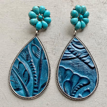 Carregar imagem no visualizador da galeria, Turquoise Flower Teardrop Earrings
