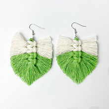 Carregar imagem no visualizador da galeria, Fringe Detail Dangle Earrings
