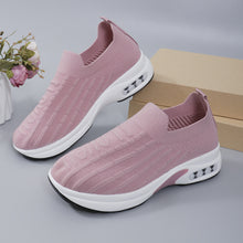 Carregar imagem no visualizador da galeria, Round Toe Knit Detail Slip On
