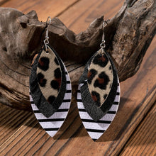 Carregar imagem no visualizador da galeria, PU Leather Drop Earrings
