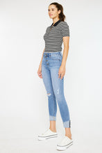 Carregar imagem no visualizador da galeria, Kancan Distressed Cat&#39;s Whiskers Button Fly Jeans
