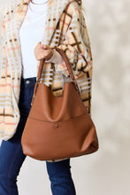 Carregar imagem no visualizador da galeria, SHOMICO Vegan Leather Handbag with Pouch
