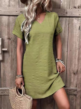 Carregar imagem no visualizador da galeria, Full Size V-Neck Short Sleeve Mini Dress
