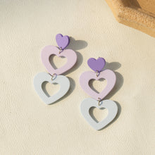 Carregar imagem no visualizador da galeria, Cutout Heart Acrylic Dangle Earrings
