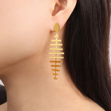 Carregar imagem no visualizador da galeria, Titanium Steel Fishbone Shape Earrings
