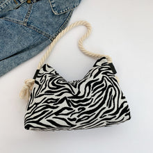 Carregar imagem no visualizador da galeria, Printed Small Crossbody Bag
