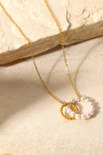 Carregar imagem no visualizador da galeria, Pearl Hoop Link Pendant Necklace
