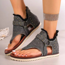 Carregar imagem no visualizador da galeria, Studded Raw Hem Flat Sandals
