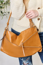 Carregar imagem no visualizador da galeria, SHOMICO Zipper Detail Shoulder Bag with Pouch
