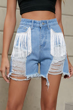 Carregar imagem no visualizador da galeria, Fringe Trim Distressed Denim Shorts with Pockets
