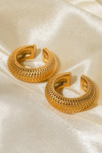 Carregar imagem no visualizador da galeria, Scale Stainless Steel Cuff Earrings
