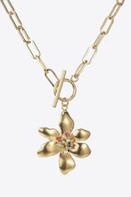 Carregar imagem no visualizador da galeria, Flower Pendant Stainless Steel Necklace
