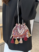 Carregar imagem no visualizador da galeria, Tassel Spaghetti Strap Shoulder Bag
