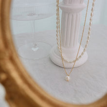 Carregar imagem no visualizador da galeria, Double-Layered Freshwater Pearl Necklace
