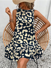 Carregar imagem no visualizador da galeria, Tied Leopard Round Neck Tank Dress
