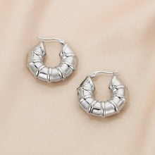 Carregar imagem no visualizador da galeria, Stainless Steel Hinged Hoop Earrings
