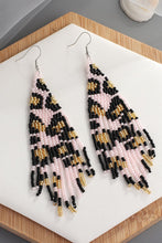 Carregar imagem no visualizador da galeria, Beaded Dangle Earrings
