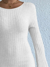 Carregar imagem no visualizador da galeria, Backless Round Neck Long Sleeve Sweater Dress
